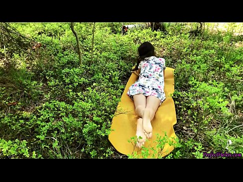 ❤️ Тиндердегі бейтаныс адам менің кискамды мастурбациялайды және орманда құмарланып жүреді ❤ Порно бойынша бізде